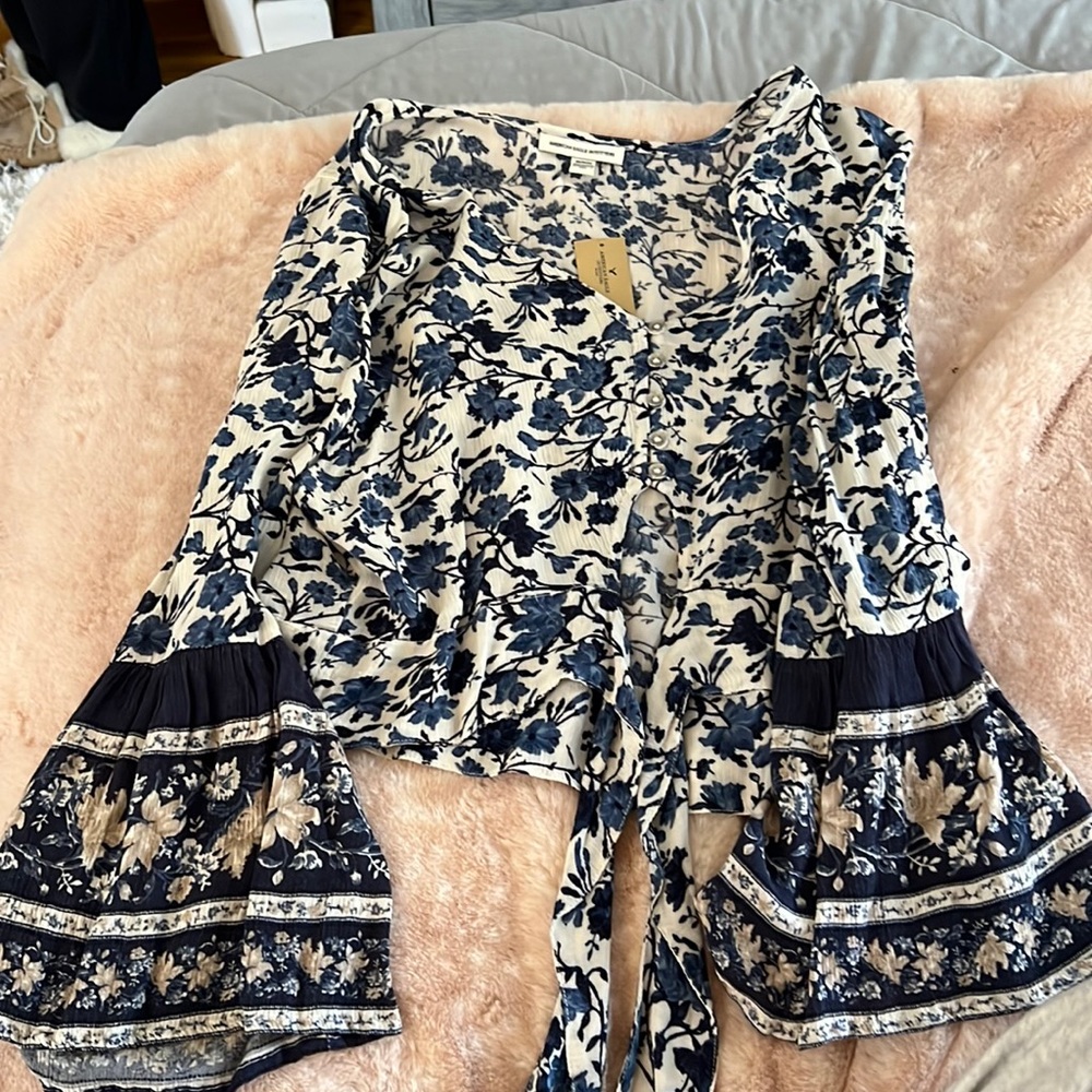 Crop top with flared sleeves